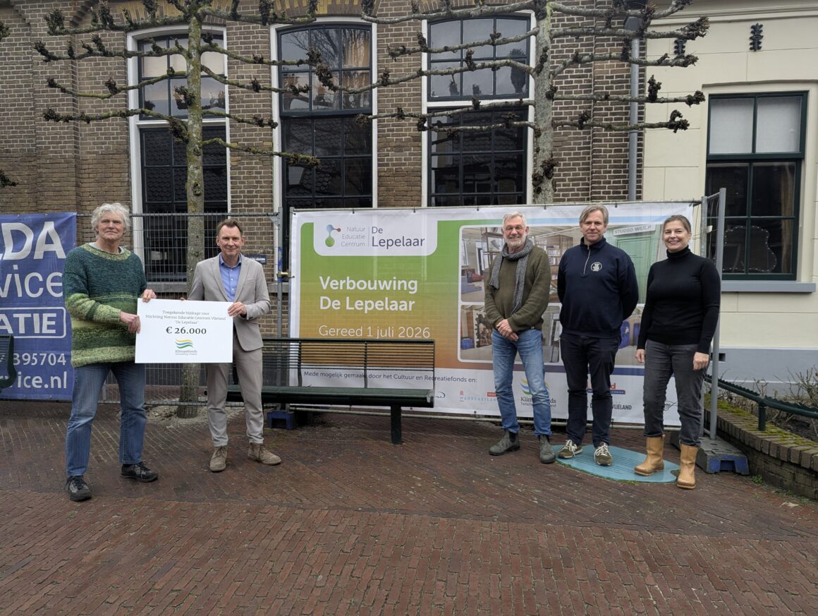 Foto 2 uitreikingsmoment klimaatfonds de lepelaar Natuur Educatie Centrum
